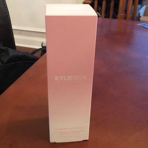 BNWT KylieSkin Foaming Face wash full size 5FL OZ